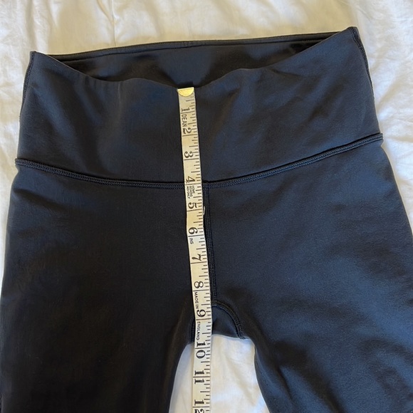 Lululemon Reveal crop size M - Picture 6 of 6